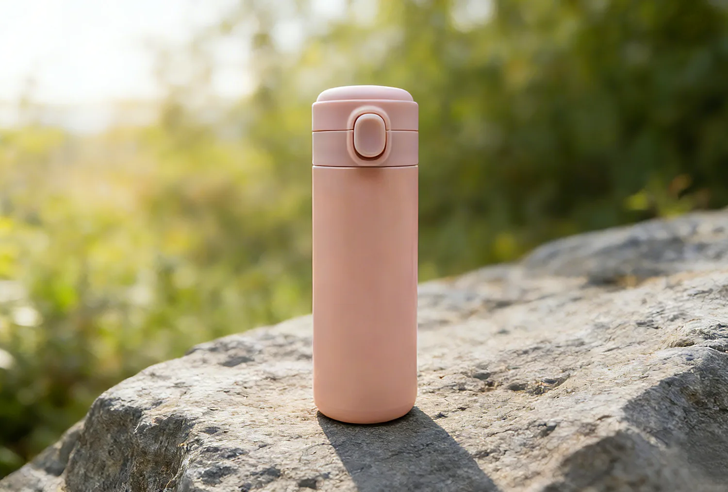 Vlastnosti Travel hrnčeka.